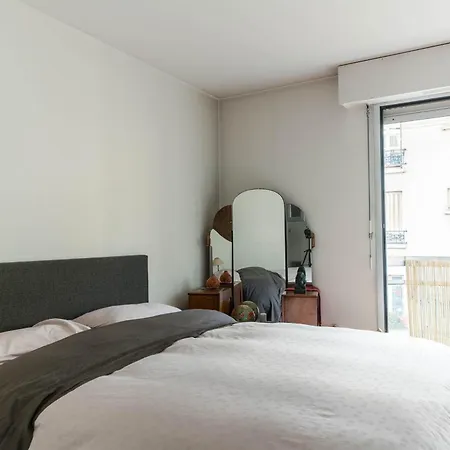3 Quiet And Bright Parigi